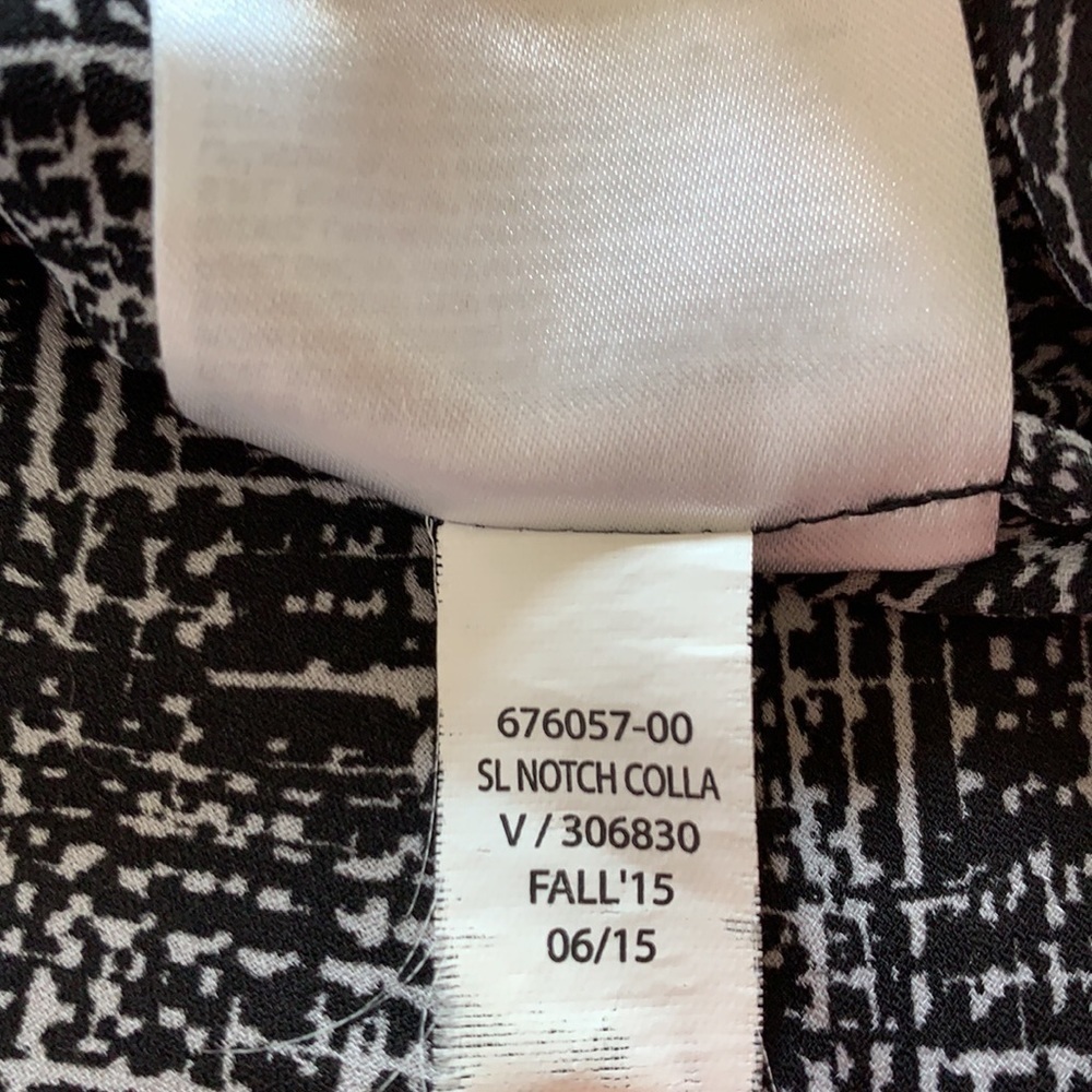 Banana Republic Sleeveless Notched Collar Blouse - Grey/White, Size XS - Picture 2 of 5